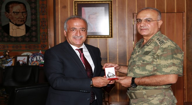 Tümgeneral Mehmet Özoğlu’ndan Rektör Çomaklı’ya Veda Ziyareti