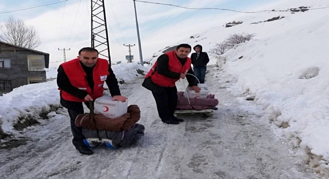 Türk Kızılay kızaklarla dar gelirli ailelere ulaştı