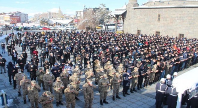 Uzman Çavuş Öztürk ve ailesi son yolculuğuna uğurlandı