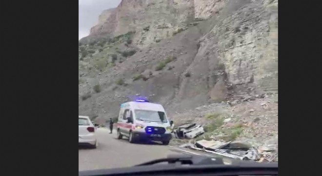 Uzundere yolunda feci kaza: 1 ölü, 2 yaralı