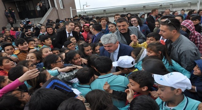 Vali amcalarına’ izdiham yaşatan sevgi