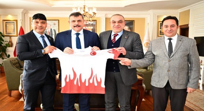 Vali Çiftçi sporcuları kabul etti