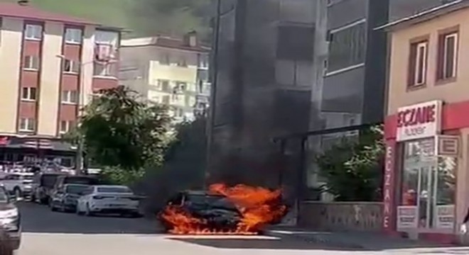 Yıldızkent te otomobil yangını