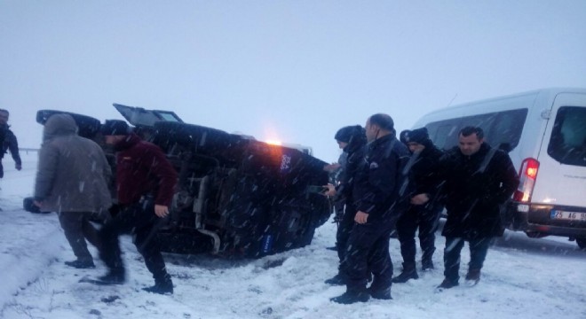 Zırhlı polis aracı kaza yaptı: 3 yaralı