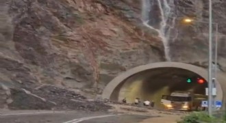 Artvin - Erzurum yolunda heyelan