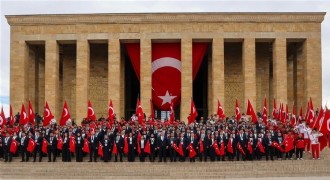 Bakan Bak ve Gençler Anıtkabir'de buluştu