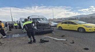 Bingöl Yolunda trafik kazası: 3 yaralı