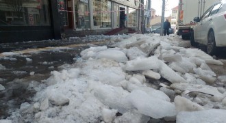 Erzurum'da buz kütleleri tehlike oluşturuyor