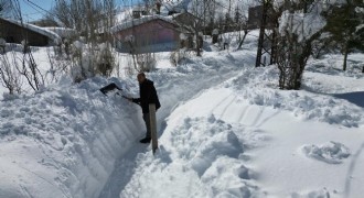 Kar tünelinden evlere ulaşım