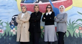 Köy çocuklarının geleceğini omuzlarında taşıyorlar