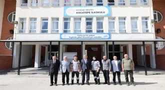 Okul bahçe görevlileri görev başında