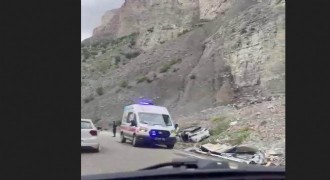 Uzundere yolunda feci kaza: 1 ölü, 2 yaralı