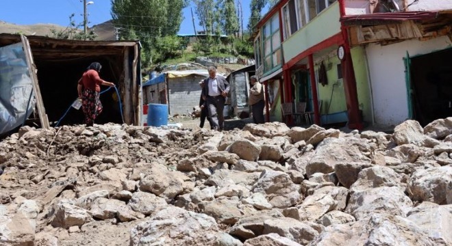 Çat belediyesi selzedelerin yardımına koştu