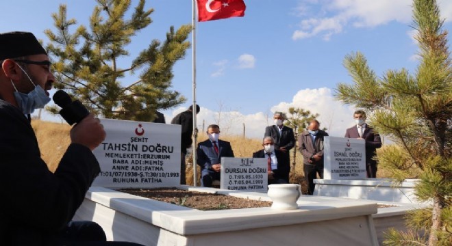 Çiçekli şehitleri dualarla anıldı