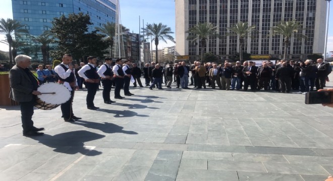 İzmir de 100. yıl coşkusu yaşandı