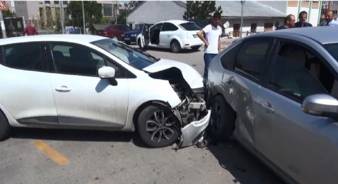 Şehir Hastanesi kavşağında trafik kazası: 5 yaralı